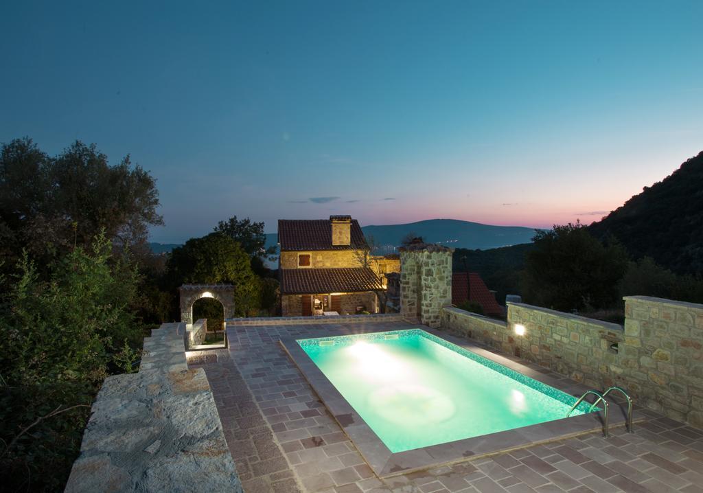 Old Stone House Villas Tivat Bagian luar foto
